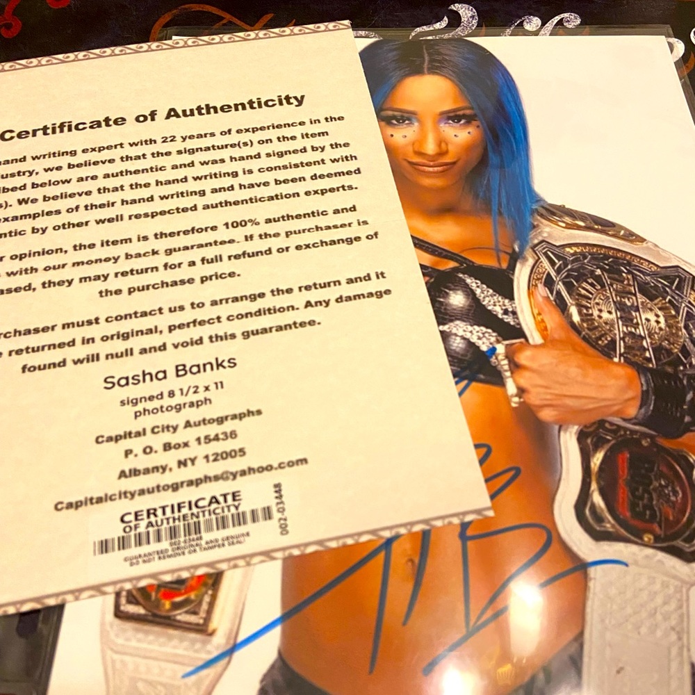 Sasha Banks signed with coa ✍🏼 “Last one and good deal for this picture.”